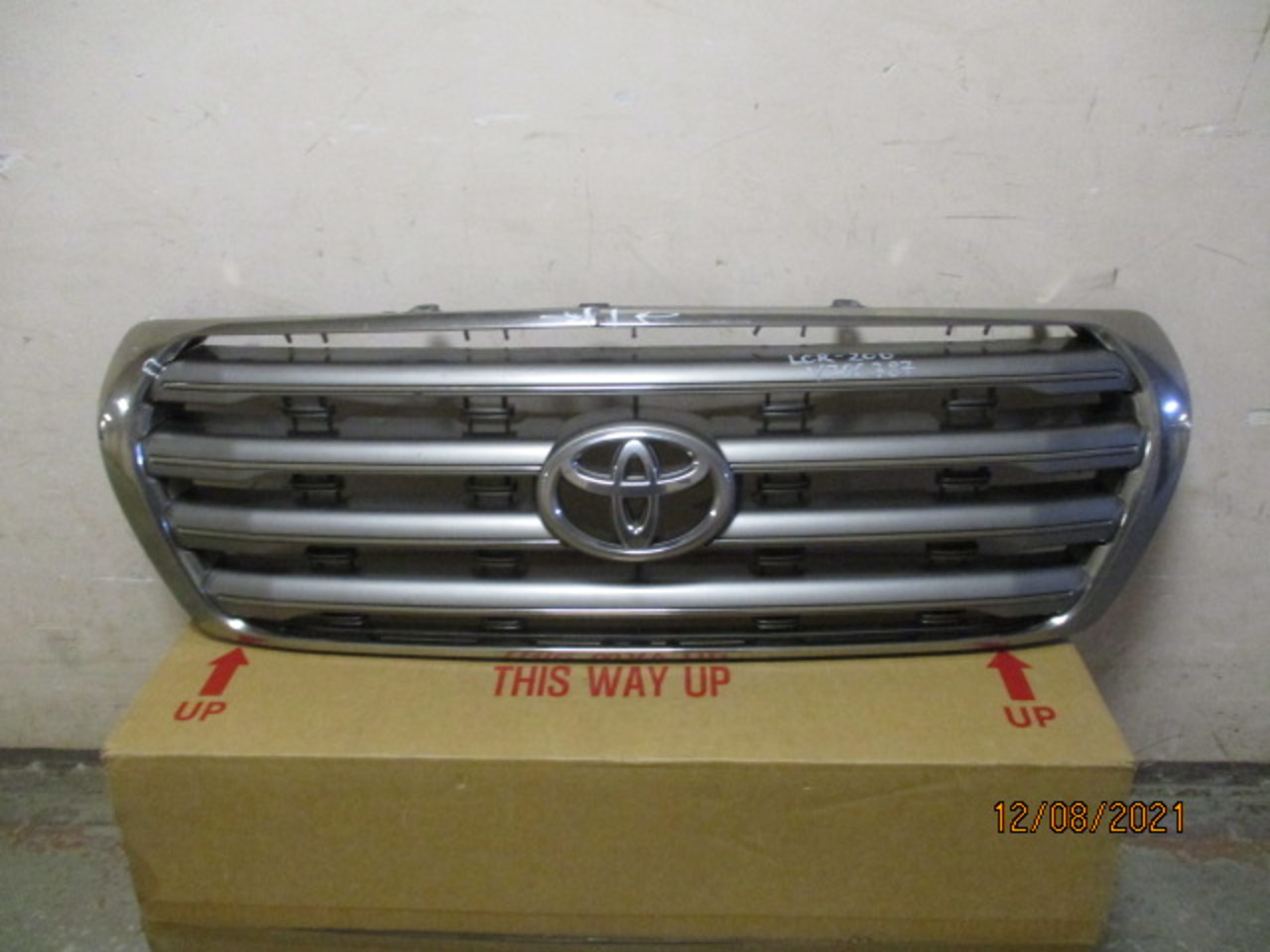 Решетка радиатора на Toyota Land Cruiser (200) 2008>