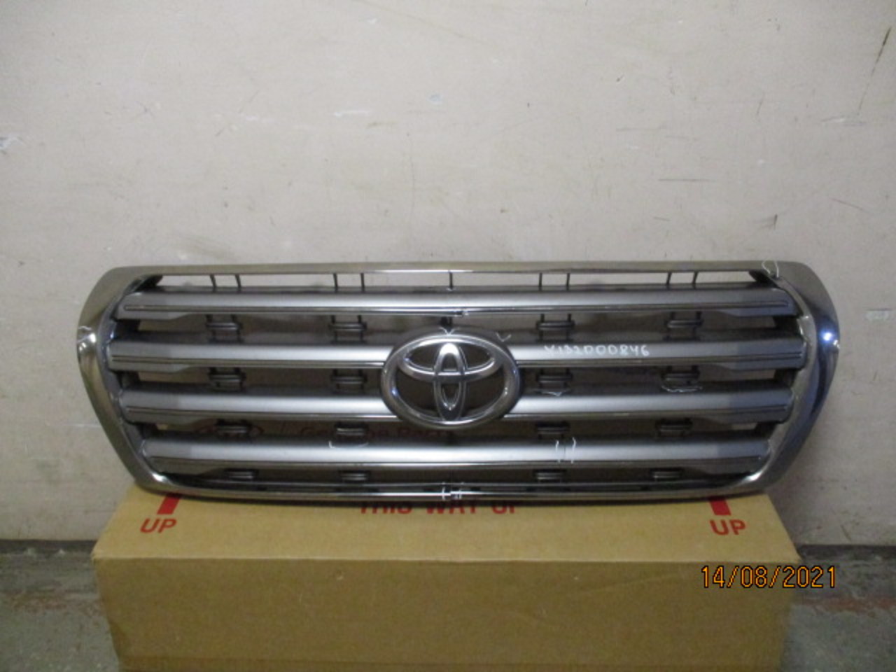 Решетка радиатора на Toyota Land Cruiser (200) 2008>