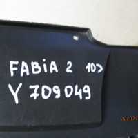 Решетка радиатора на Skoda Fabia 2007-2015 решетка радиатора после 09/08/2010 года
