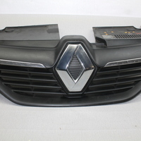 Решетка радиатора на Renault Logan 2 2014> / Renault Sandero 2 2014>