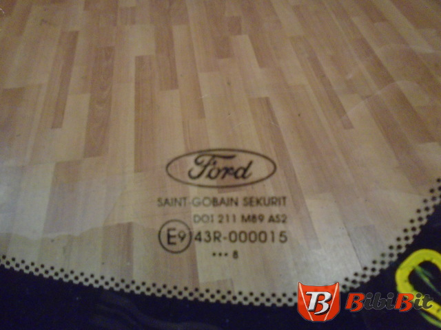 Стекло кузовное глухое правое на Ford Focus 2 2008-2011 / Ford Focus 2 2005-2008