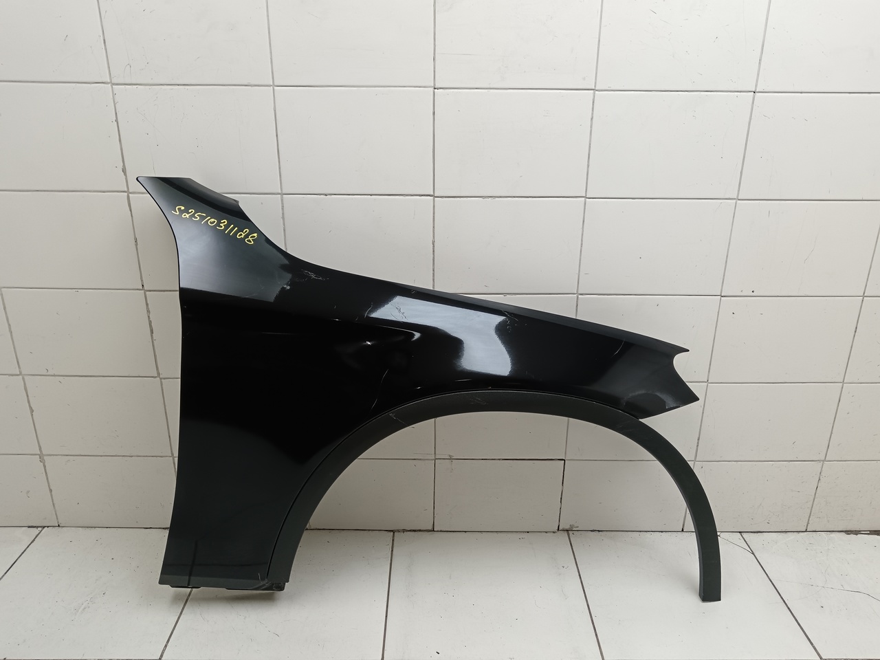 Крыло переднее правое на Mercedes Benz GLC Class X253 2015-2023
