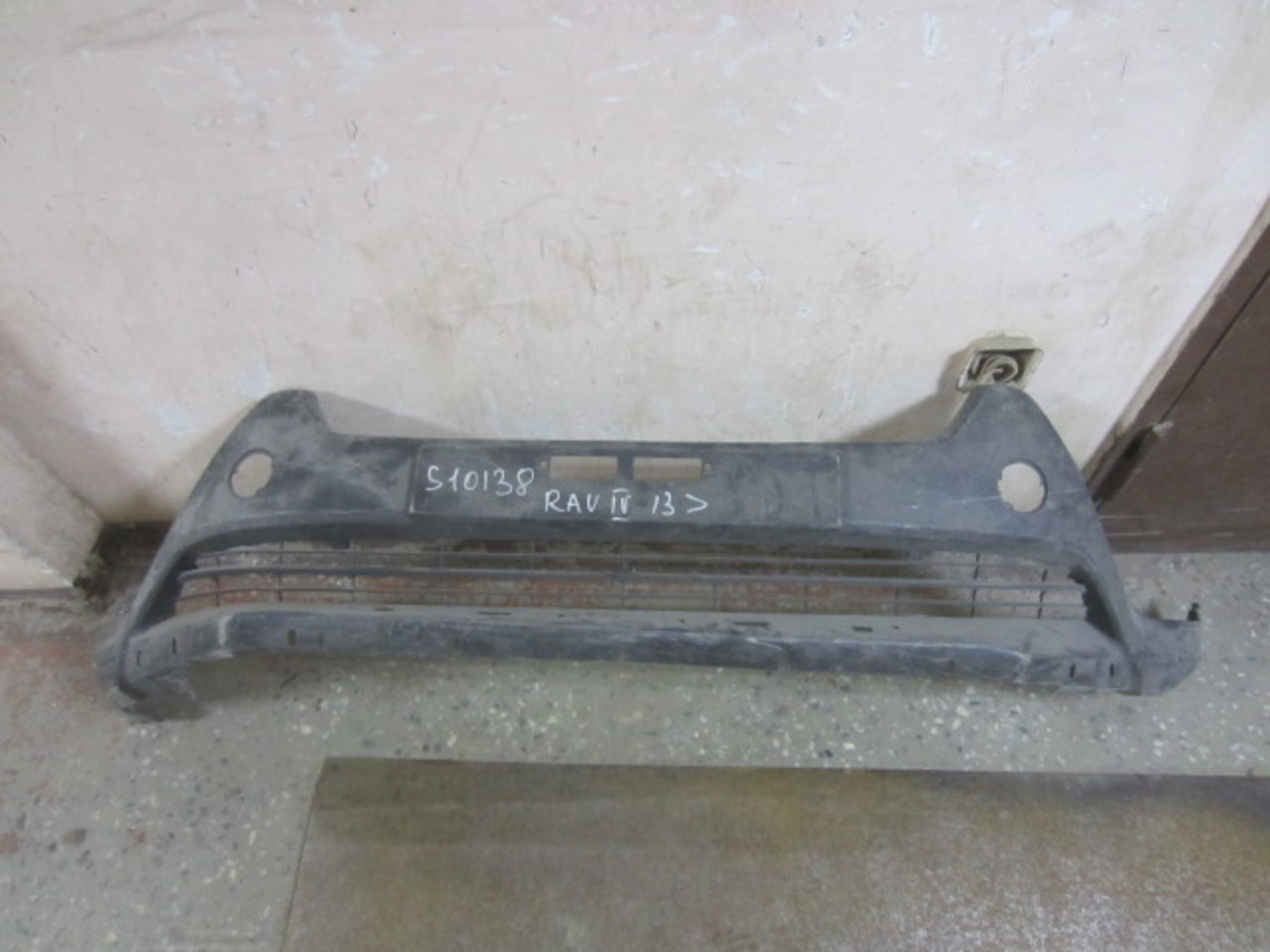 Бампер передний на Toyota RAV 4 2013>