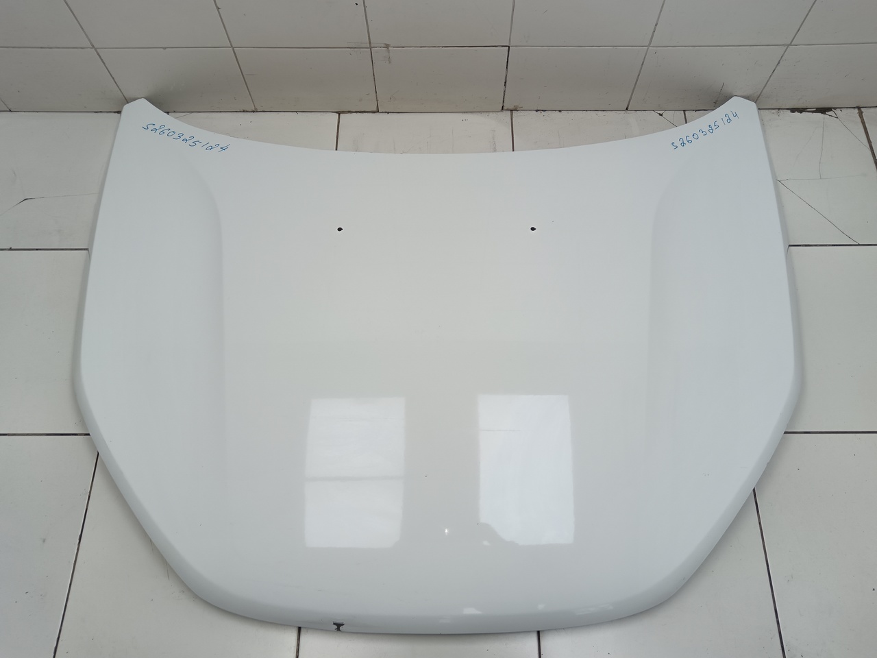 Капот на Lada Vesta 2015>