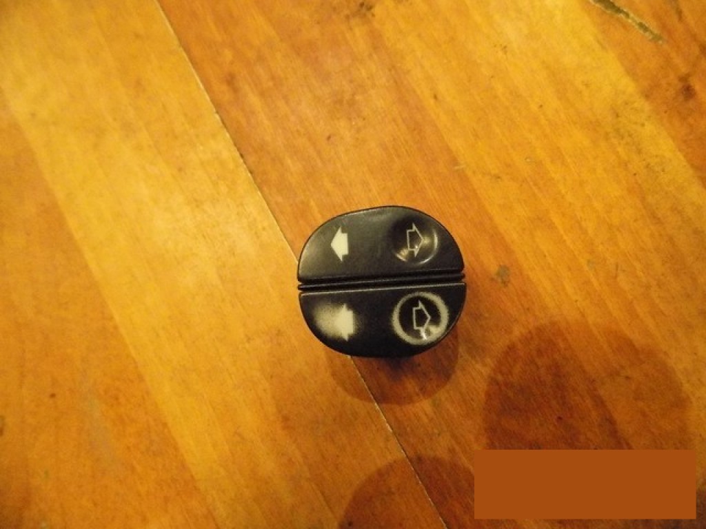 Кнопка стеклоподъемника на Ford Fusion 2002>