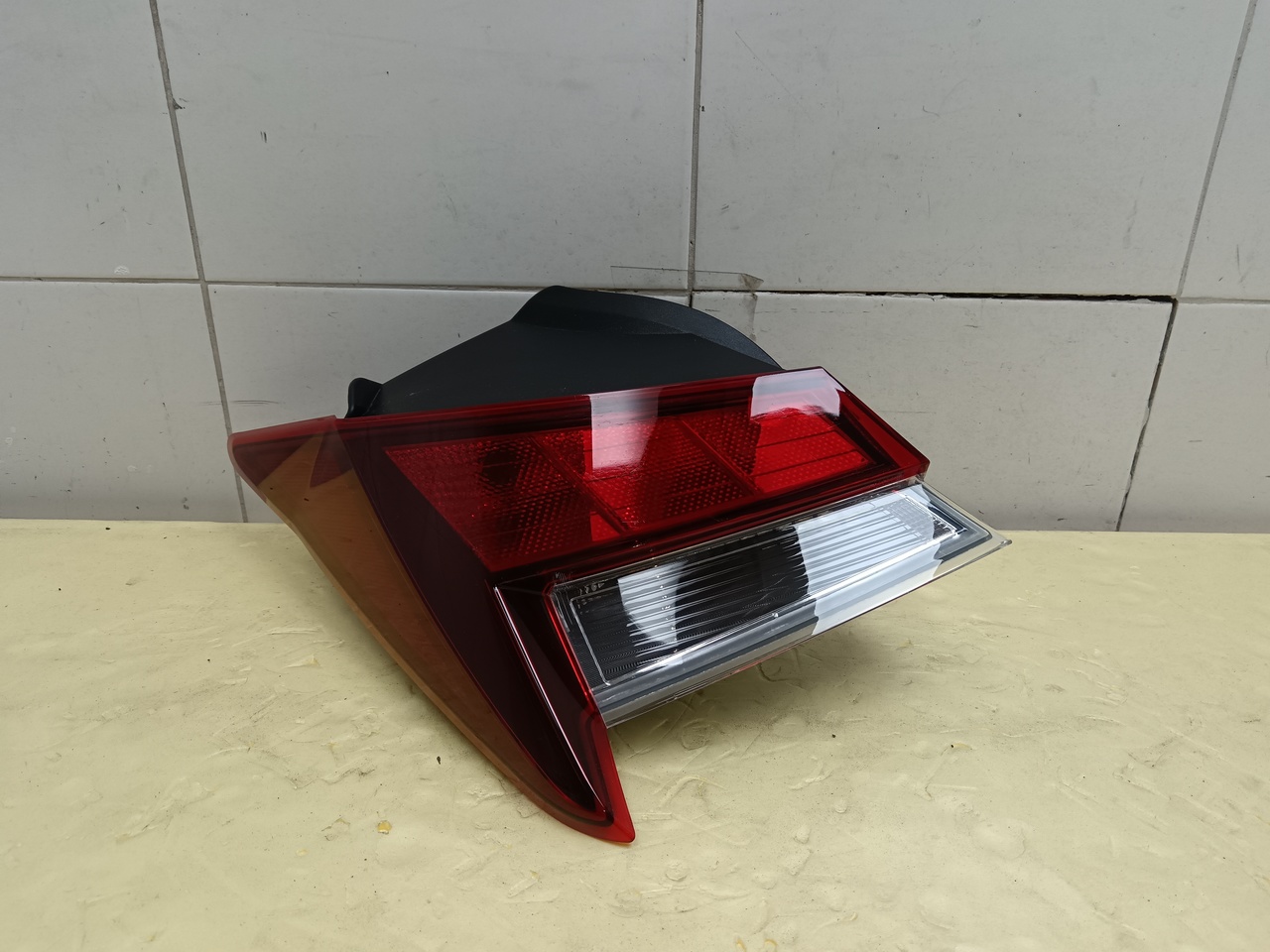 Фонарь задний наружный левый на Hyundai Elantra 7 2020>