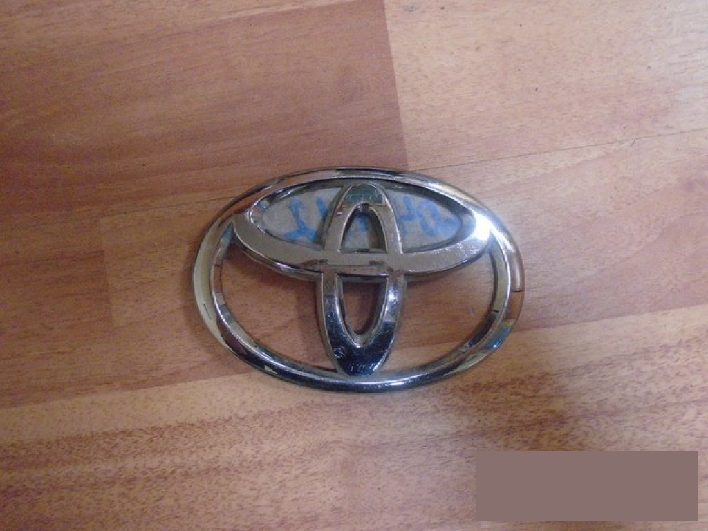 Эмблема на Toyota Corolla E18 2013>