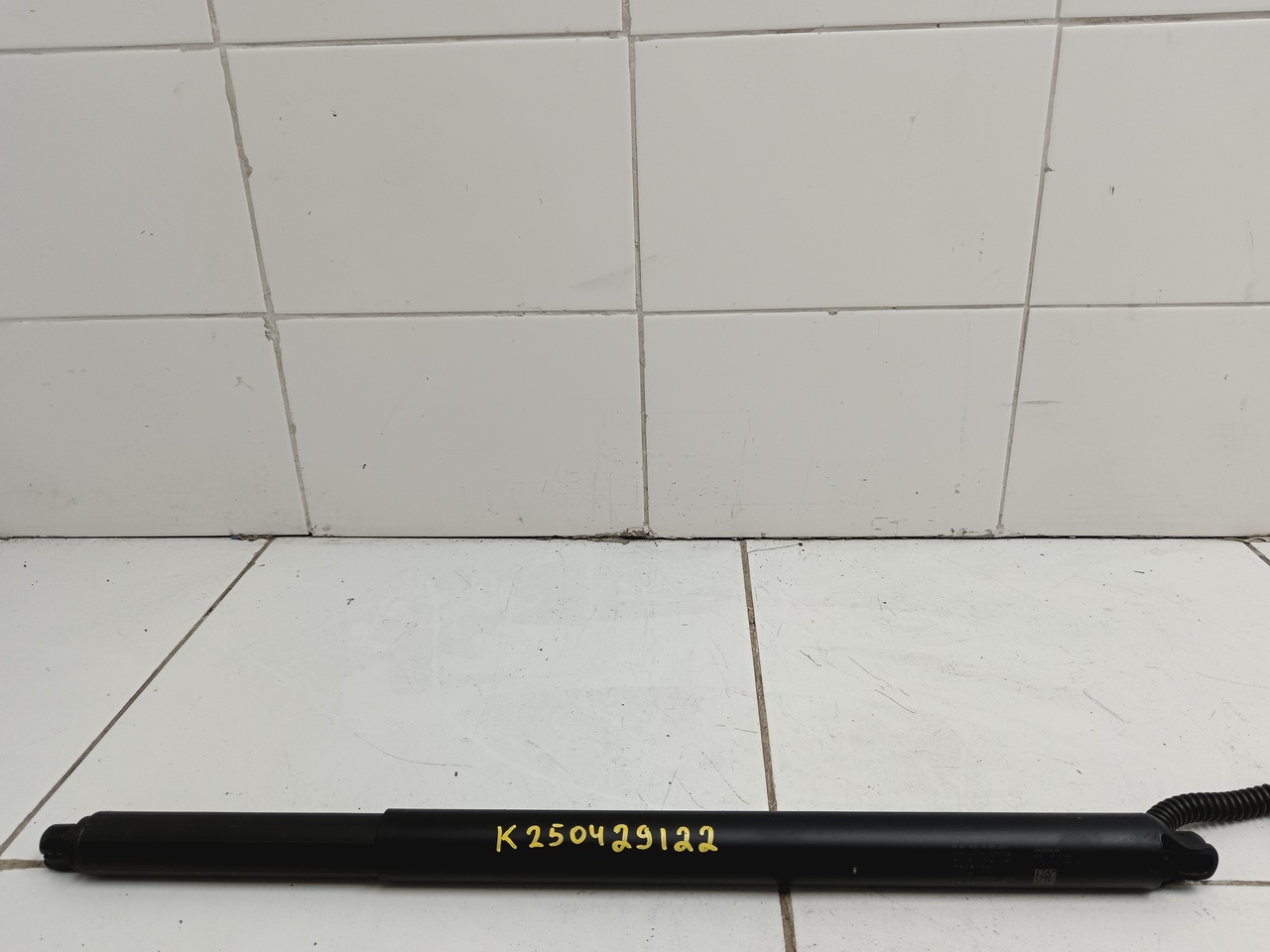 Амортизатор двери багажника на Exeed LX T1C 2019>