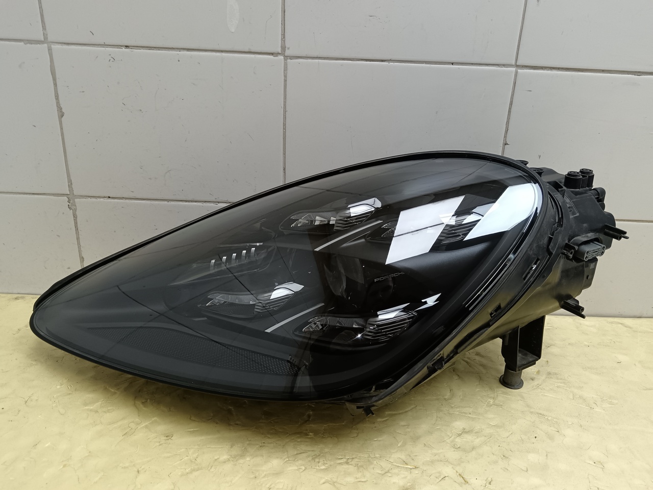 Фара левая на Porsche Cayenne 3 2017>