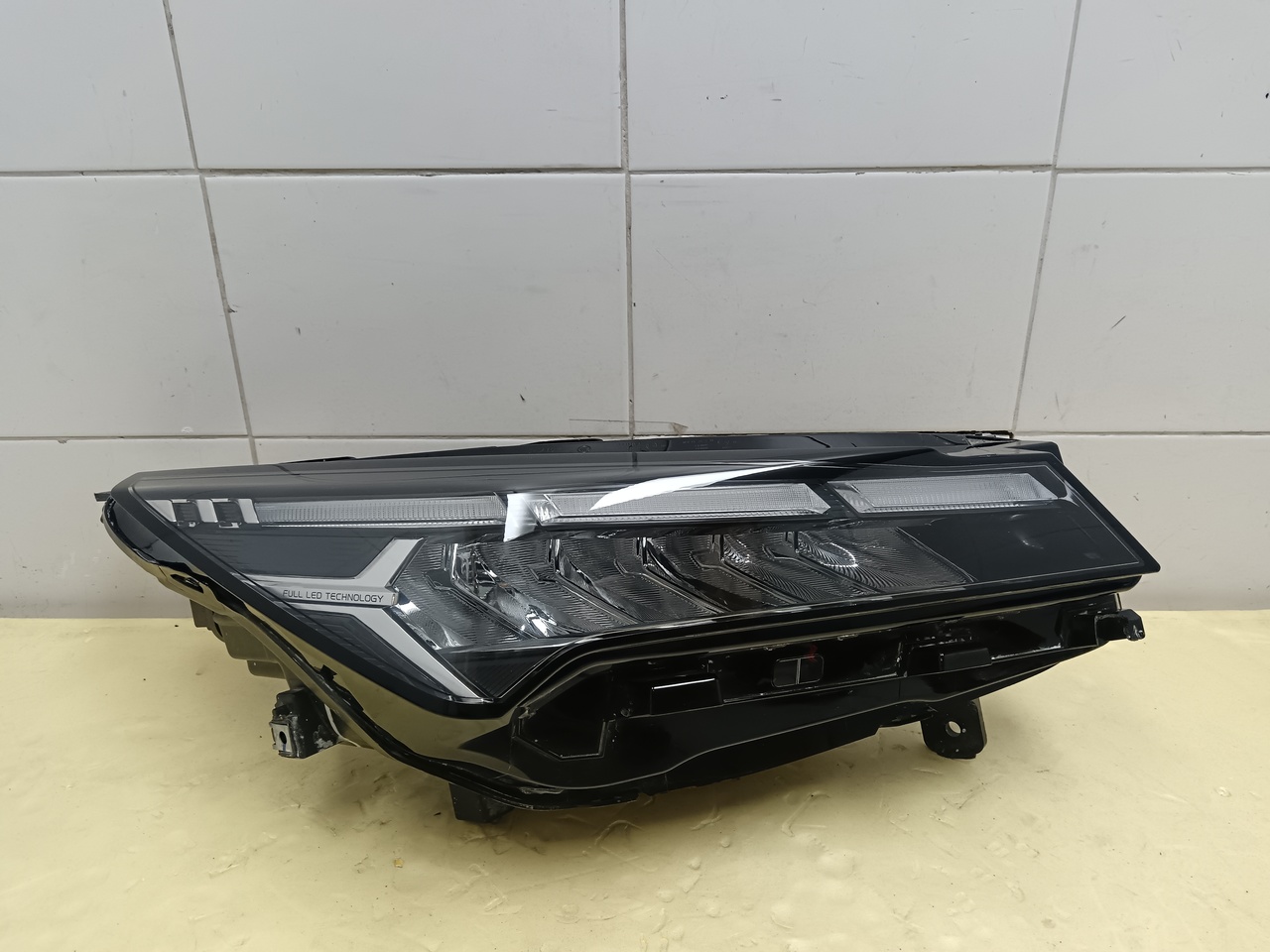 Фара правая на Geely Coolray 2019>