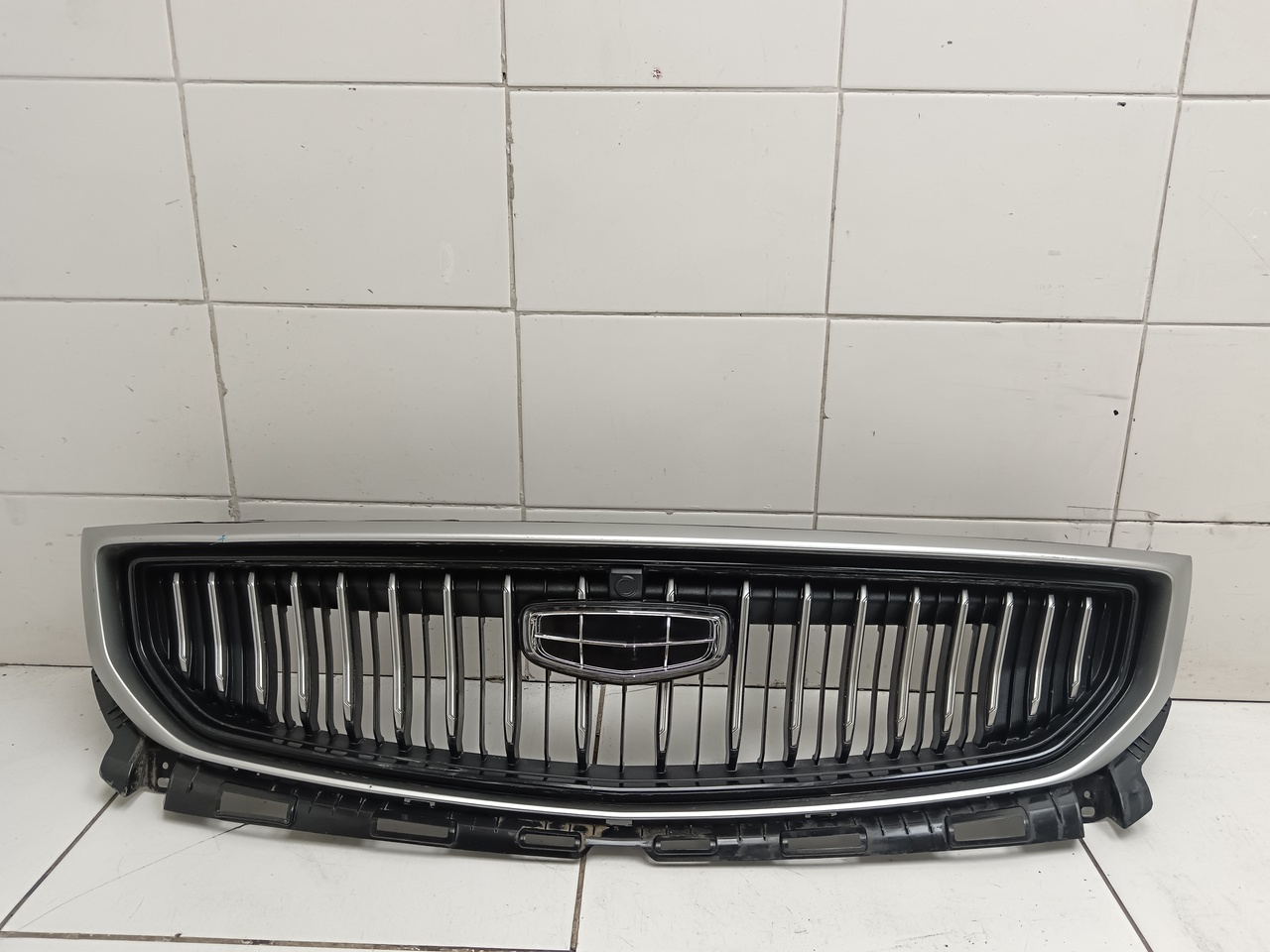 Решетка радиатора на Geely Emgrand 2021>
