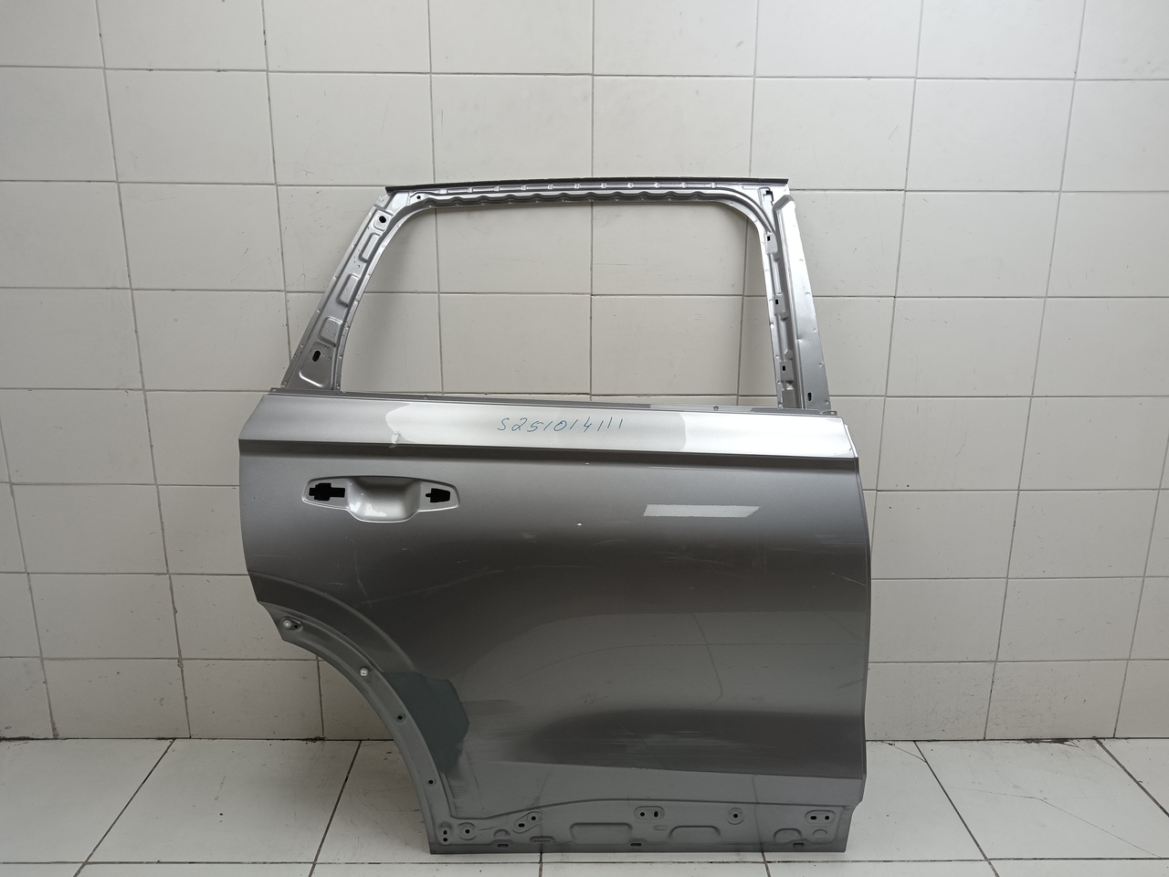 Дверь задняя правая на Geely Monjaro 2021>