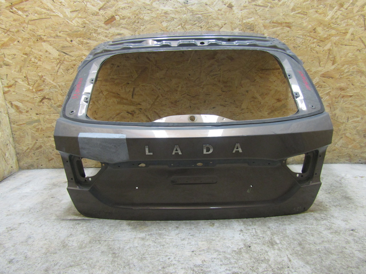 Дверь багажника на Lada Vesta 2015>