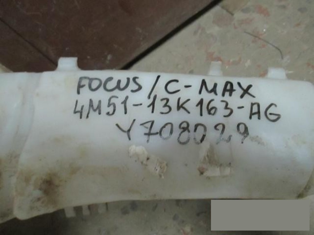 Бачок омывателя лобового стекла на Ford Focus 2 2008-2011 / Ford Focus 2 2005-2008