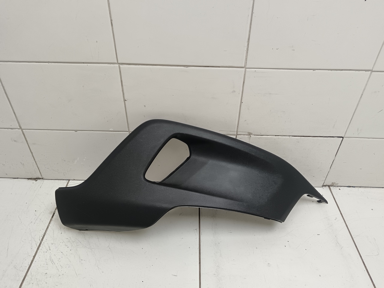 Накладка бампера переднего на Volvo V40 2012-2023 / V40 Cross Country 2012-2019