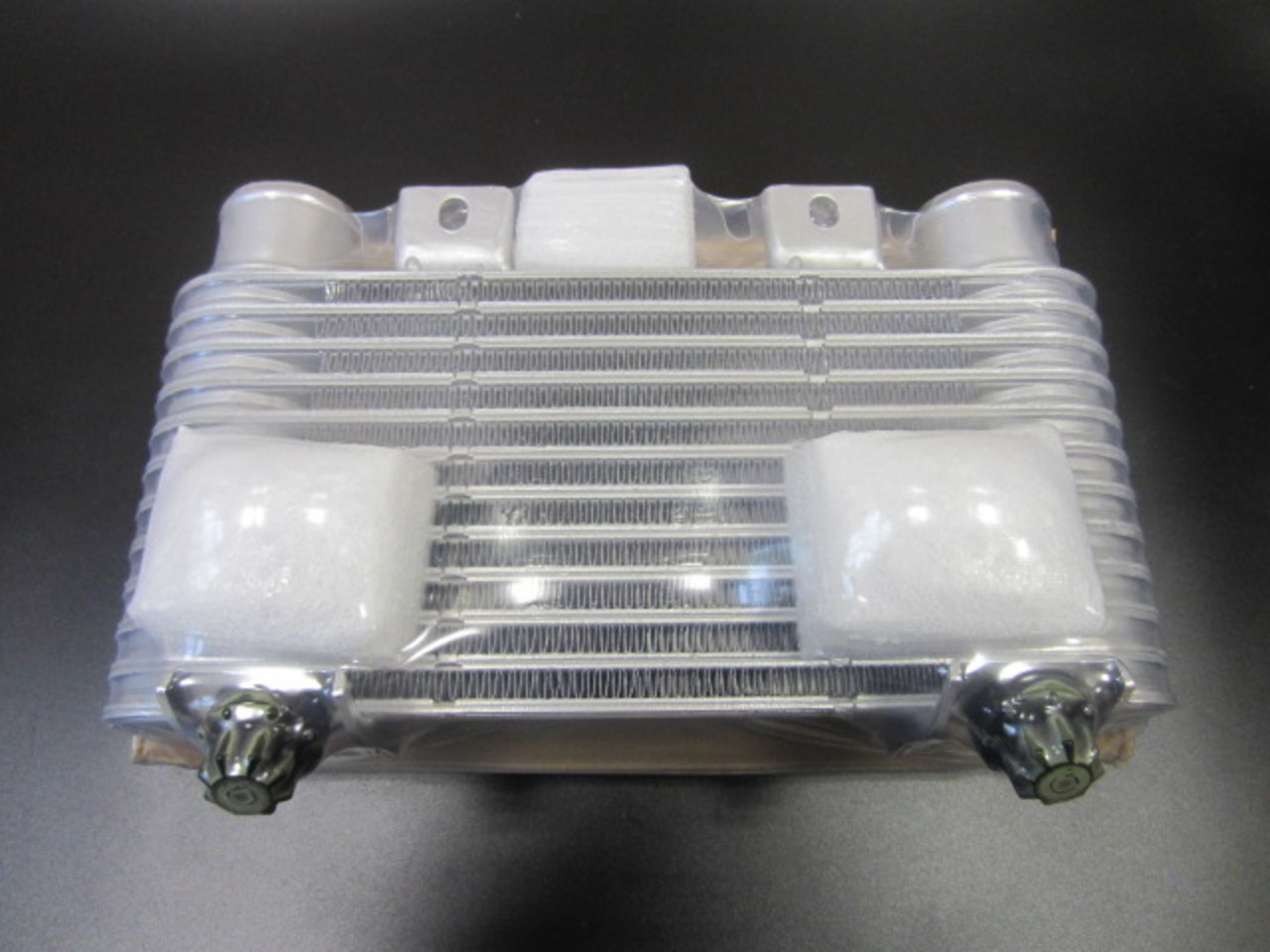 Радиатор интеркулера на Mazda B-серия (UN) 1999-2006 / Mazda BT-50 2006-2012 / Ford Ranger 1998-2006 / Ford Ranger 2006-2012