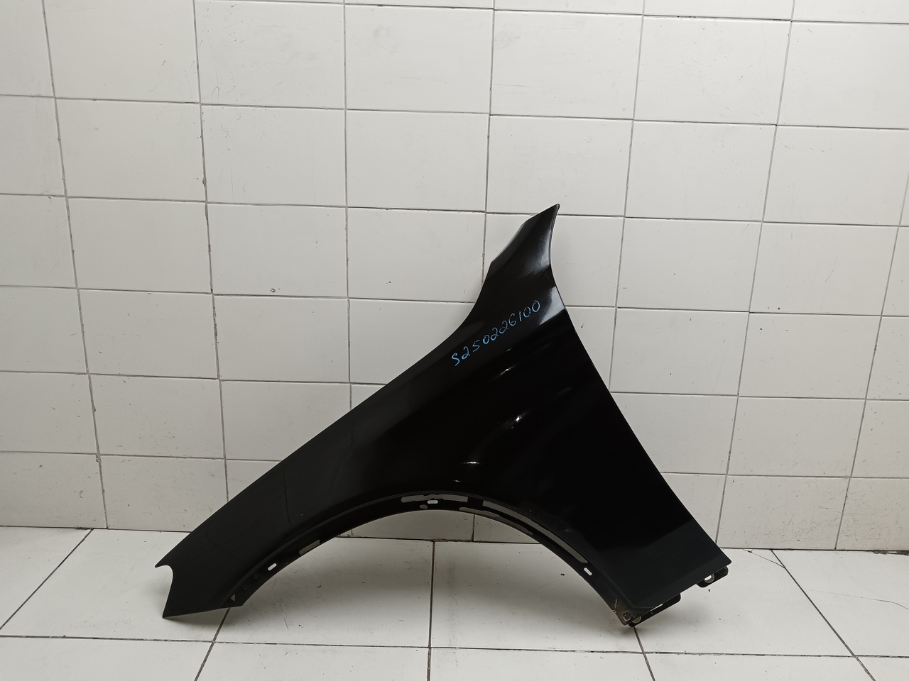 Крыло переднее левое на Mercedes Benz GLC Class X253 2015-2023 / Mercedes Benz GLC Class C253 Coupe 2016-2023