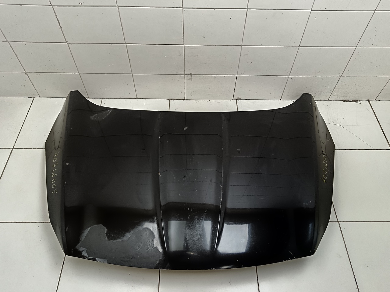 Капот на Ford Kuga 2012>