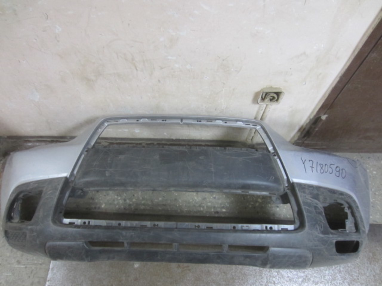 Бампер передний на Mitsubishi ASX 2010> бампер передний   2010 - 09/2012 