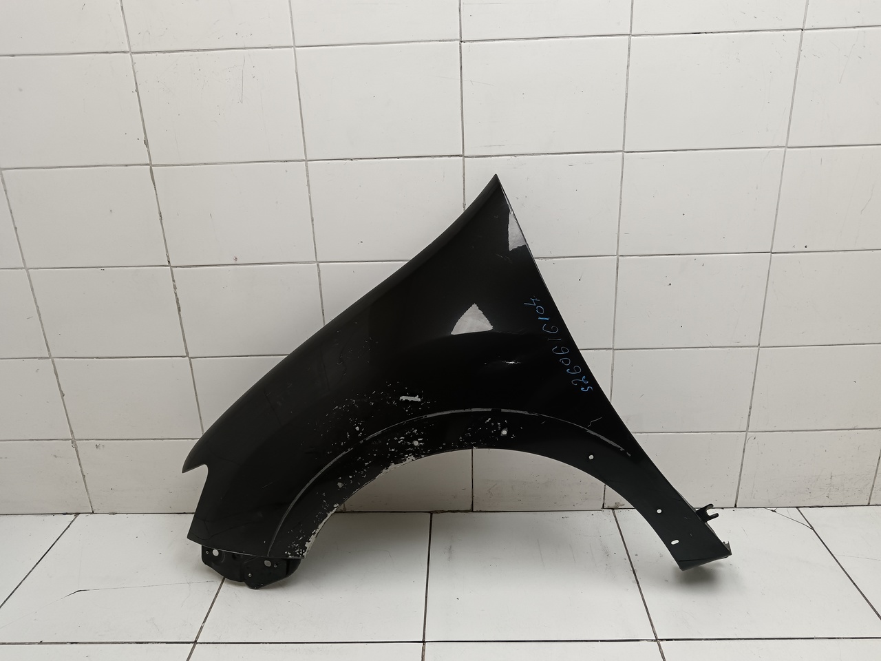 Крыло переднее правое на Renault Sandero 2 2014-2022 / Renault Logan 2 2014-2022