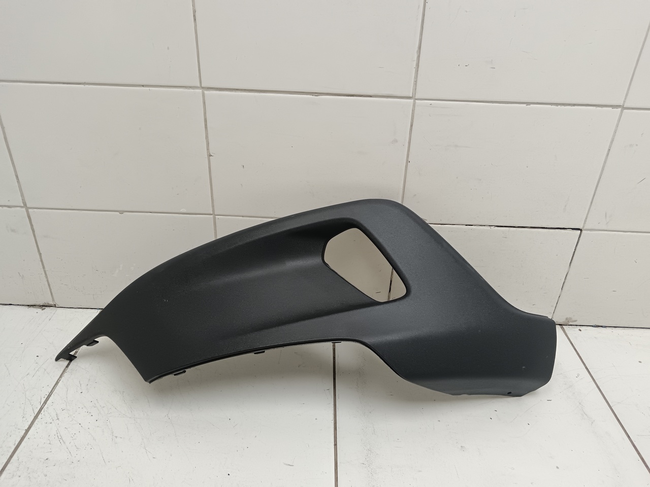 Накладка бампера переднего на Volvo V40 2012-2023 / V40 Cross Country 2012-2019