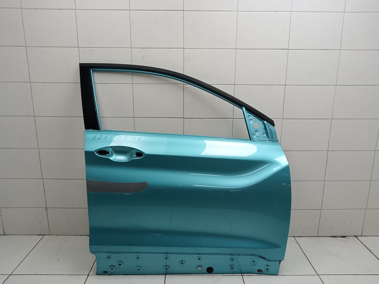 Дверь передняя правая на Belgee X50 2019> / Geely Coolray 2019>