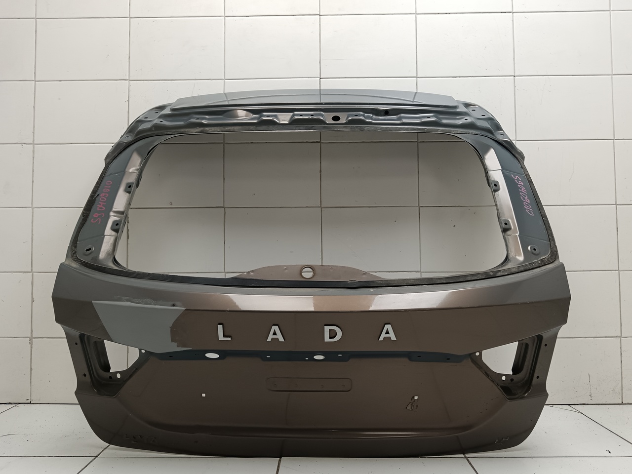 Дверь багажника на Lada Vesta 2015>