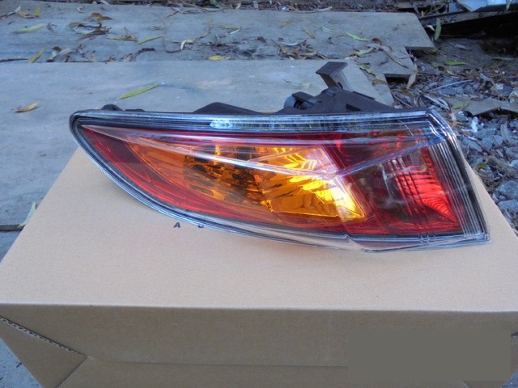 Фонарь задний наружный левый на Honda Civic 5D 2006-2012