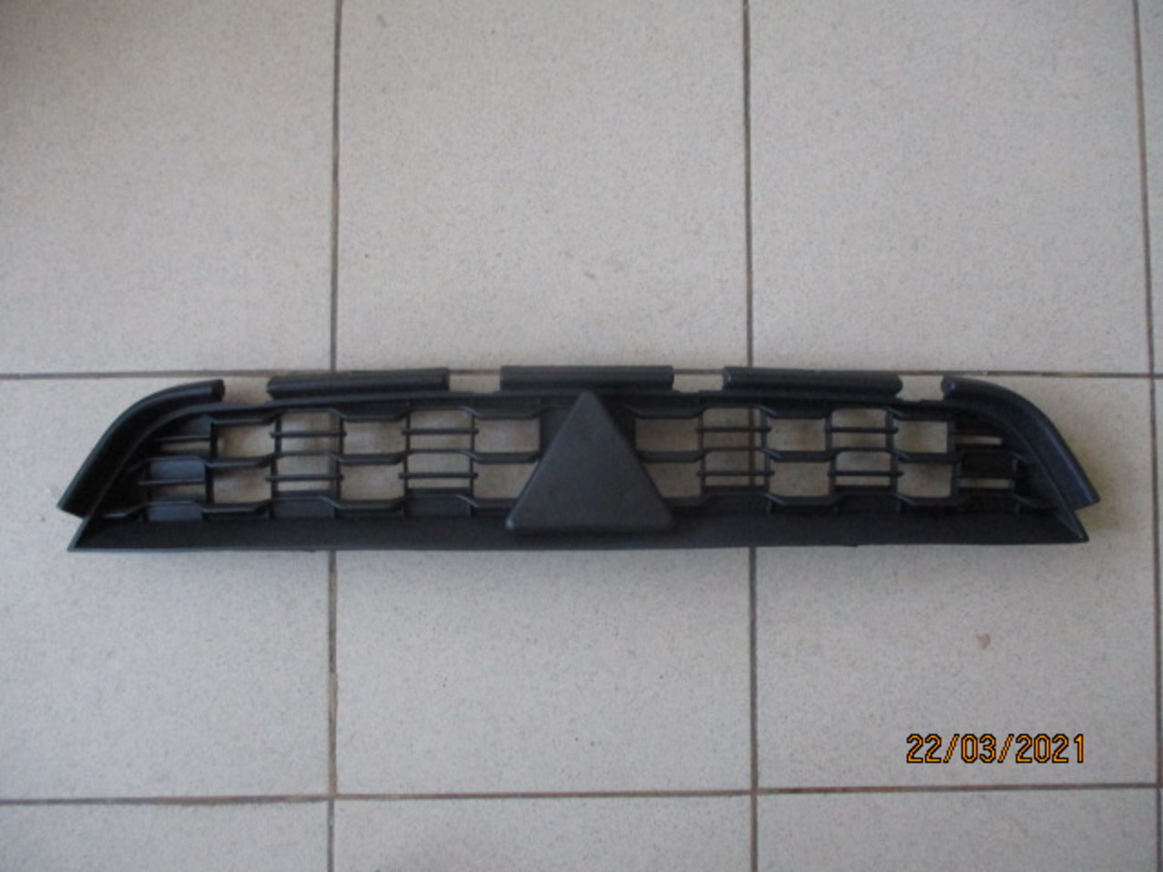 Решетка радиатора на Mitsubishi ASX 2010- решетка радиатора после 09/2012