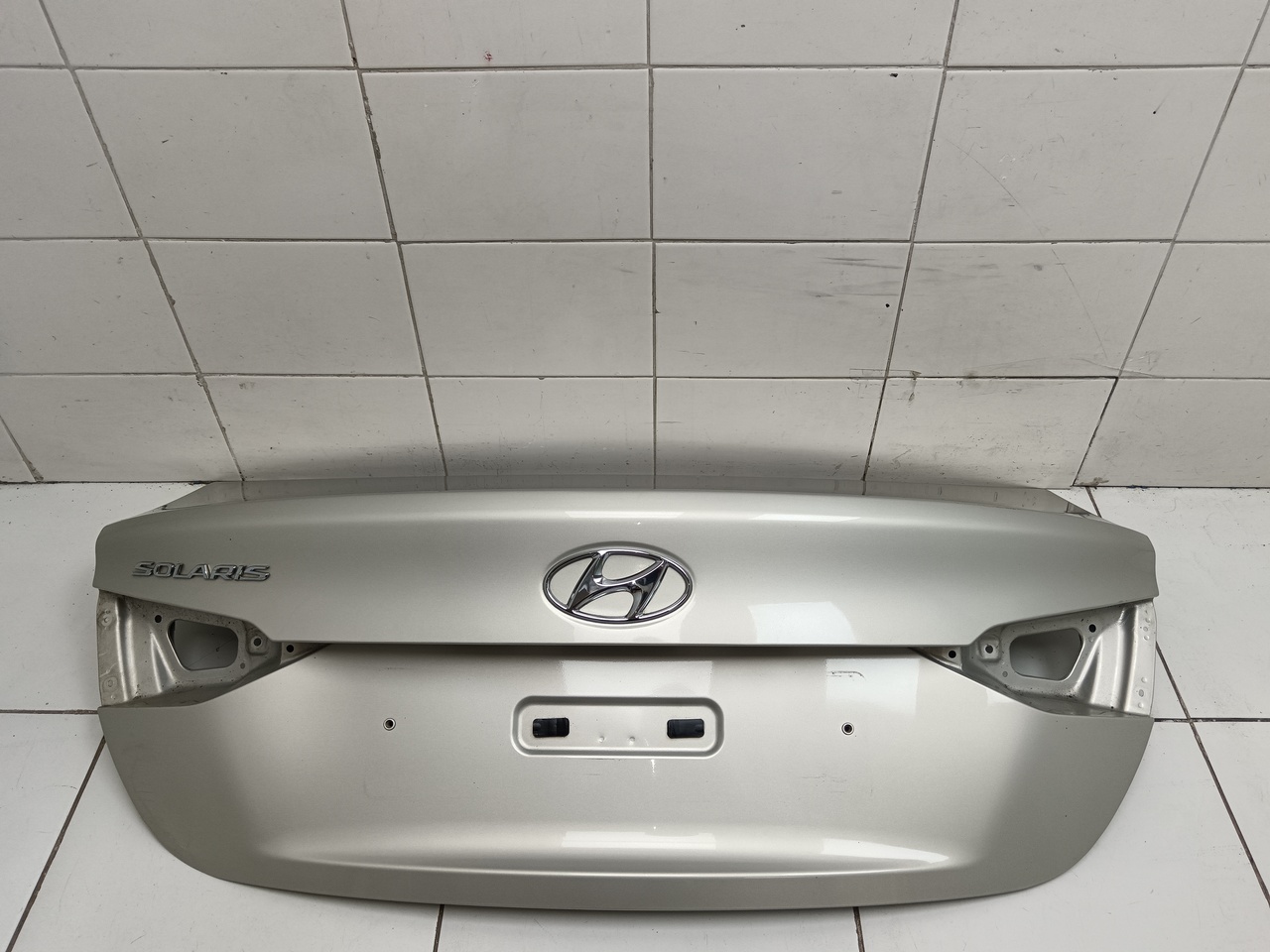 Крышка багажника на Hyundai Solaris 2 2017>