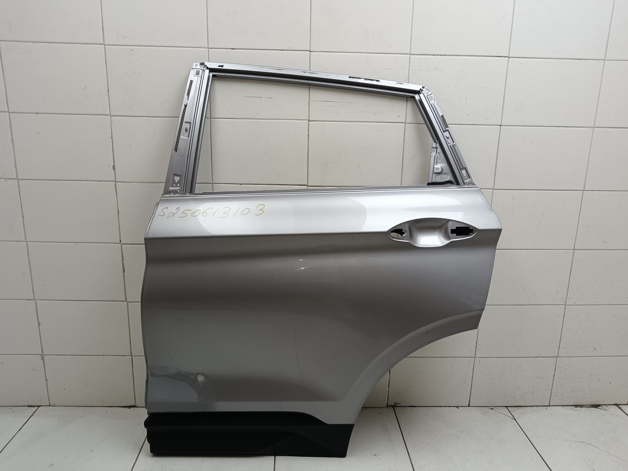 Дверь задняя левая на Geely Coolray 2019>