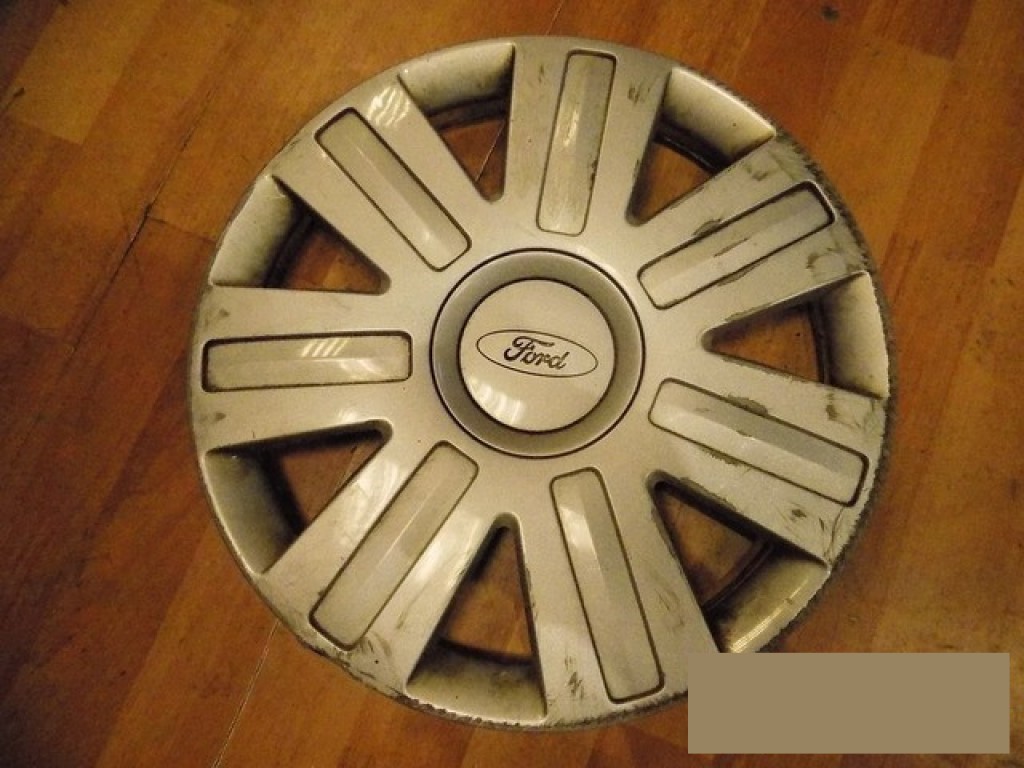 Колпак колесного диска на Ford Fiesta 2001-2007