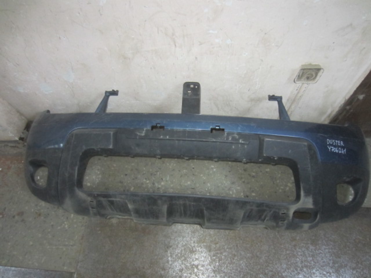 Бампер передний на Renault Duster 1 2012-2021