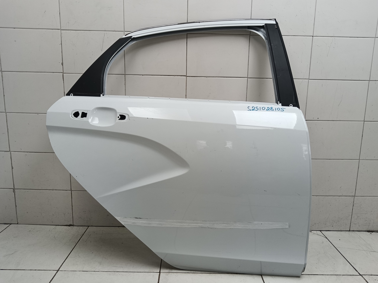 Дверь задняя правая на Lada Vesta 2015>