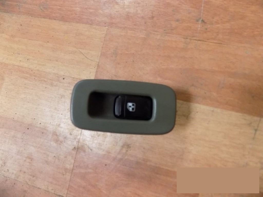 Кнопка стеклоподъемника на Chevrolet Lacetti 2004>