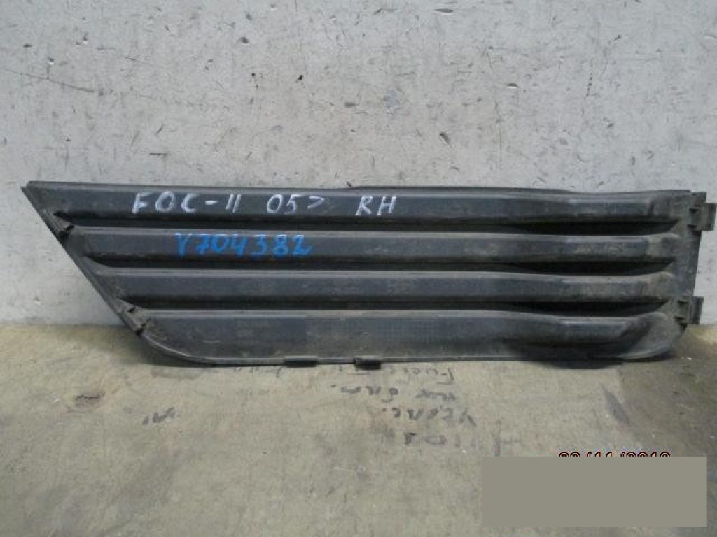 Заглушка бампера переднего на Ford Focus 2 2005-2008