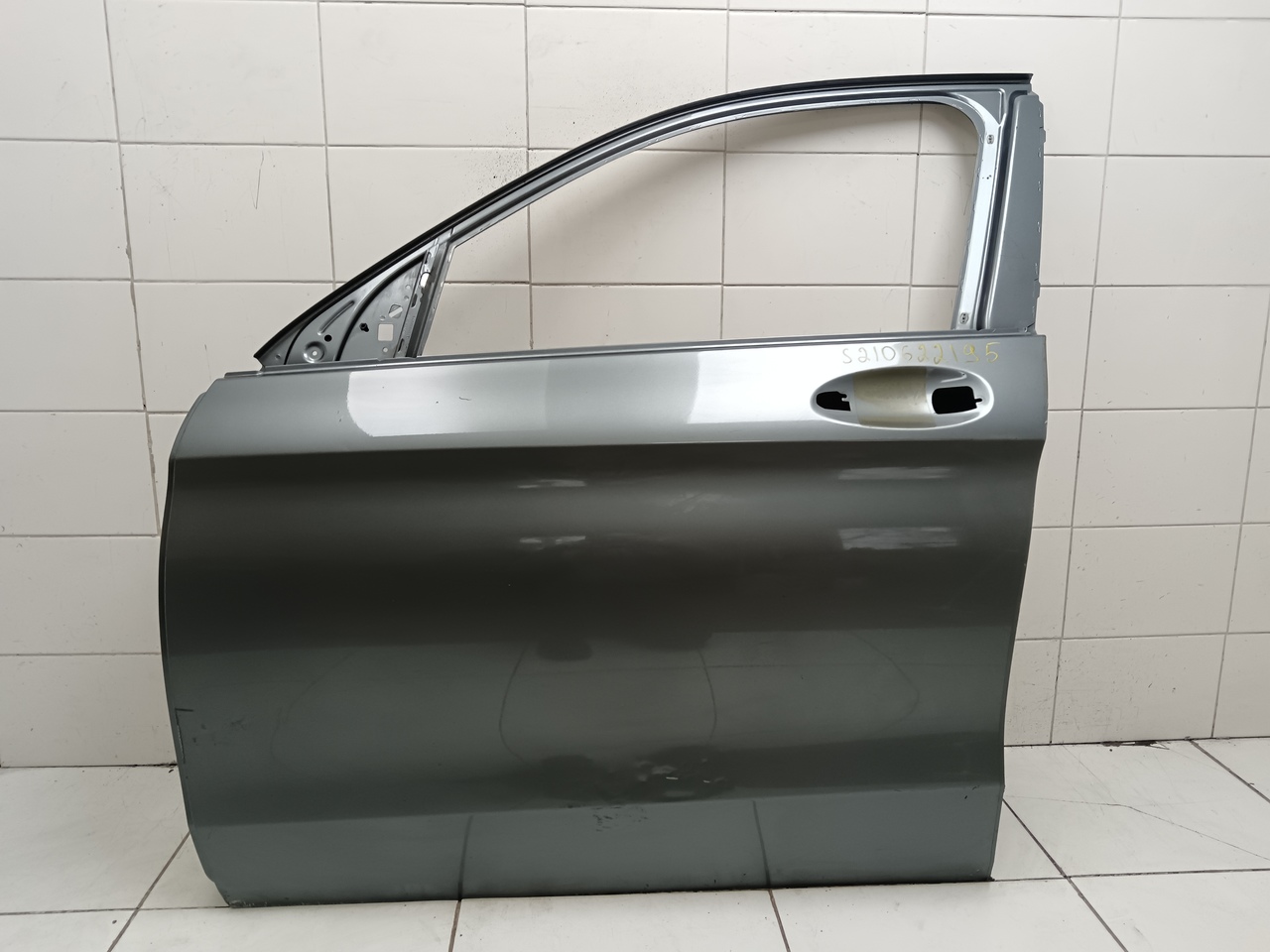 Дверь передняя левая на Mercedes Benz GLC Class C253 COUPE 2016> / Mercedes Benz GLC Class X253 2015>