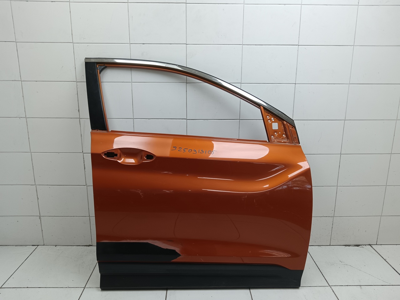 Дверь передняя правая на Belgee X50 2019> / Geely Coolray 2019>