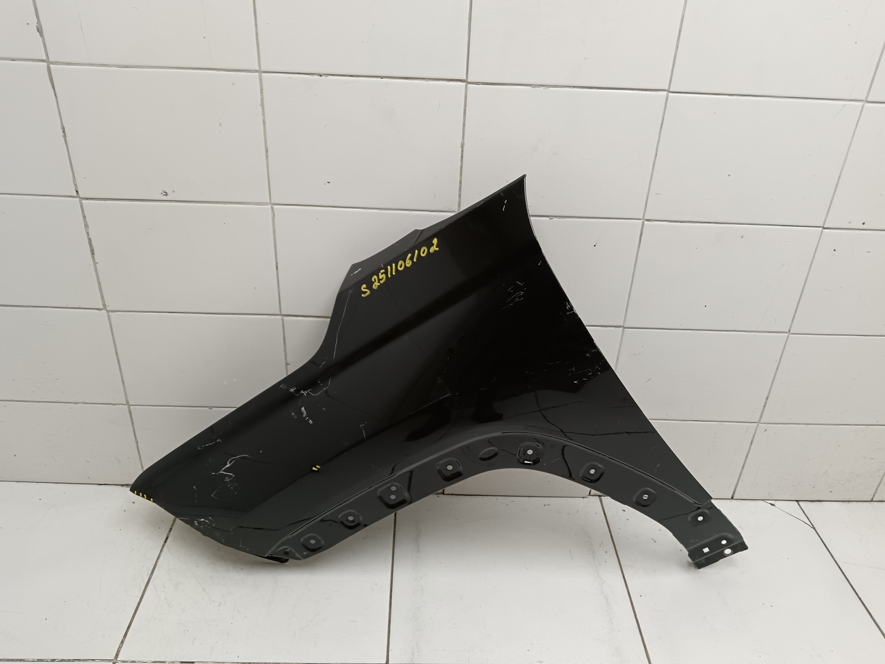 Крыло переднее левое на JAC JS4 2020> / Москвич 3 2022>