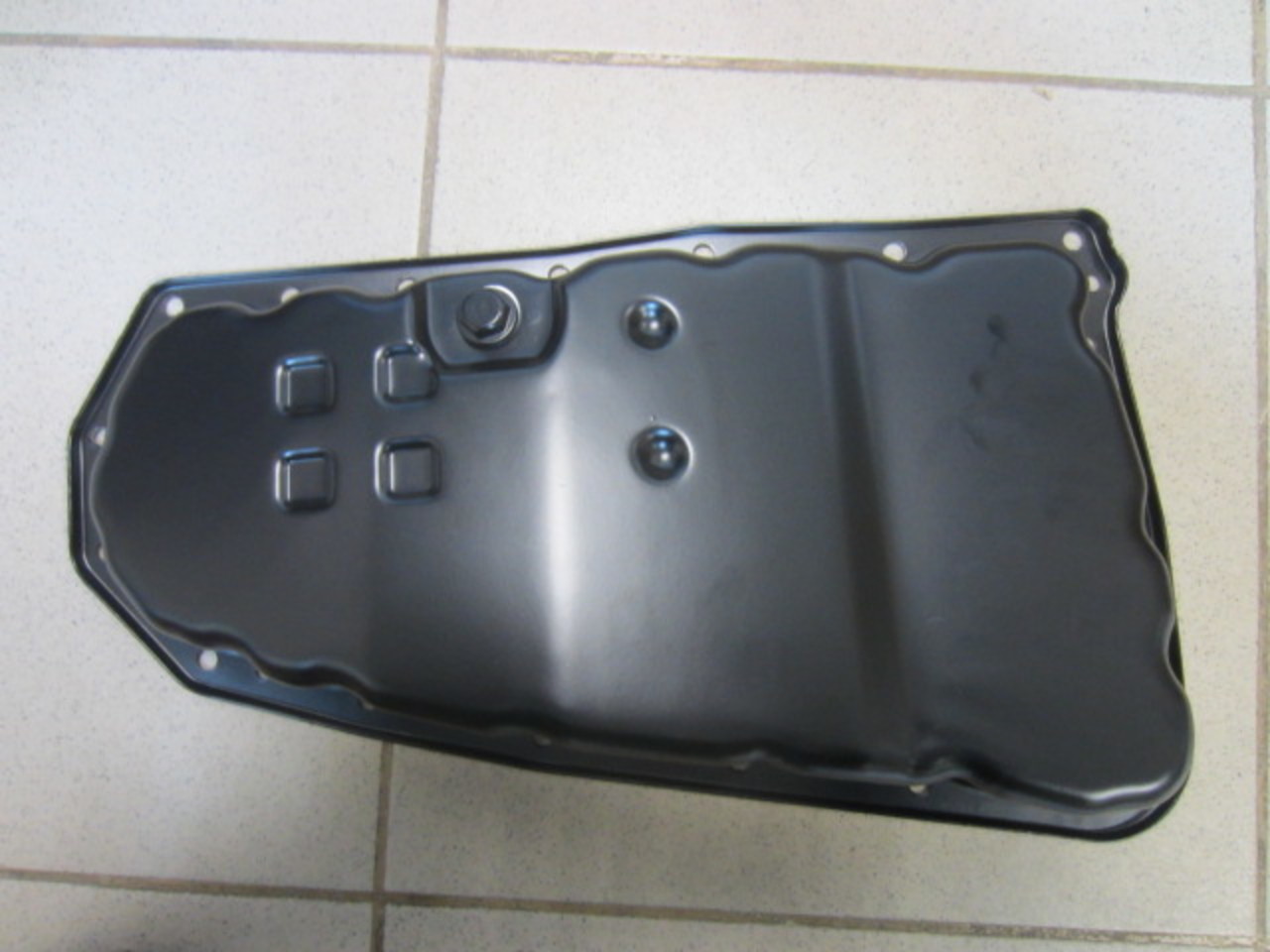 Поддон масляный двигателя на Nissan X-Trail T31 2007-2014 / Juke F15 2011-2019 / Qashqai J10 2006-2014