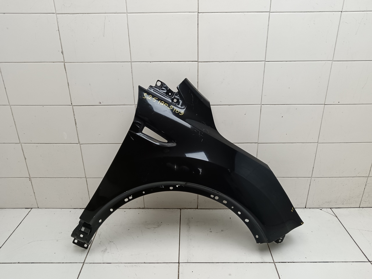 Крыло переднее правое на Ford Kuga 2 2012-2019