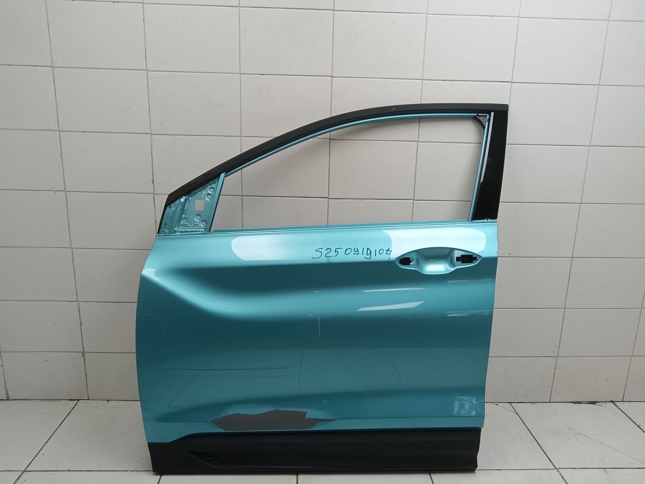 Дверь передняя левая на Belgee X50 2019> / Geely Coolray 2019>