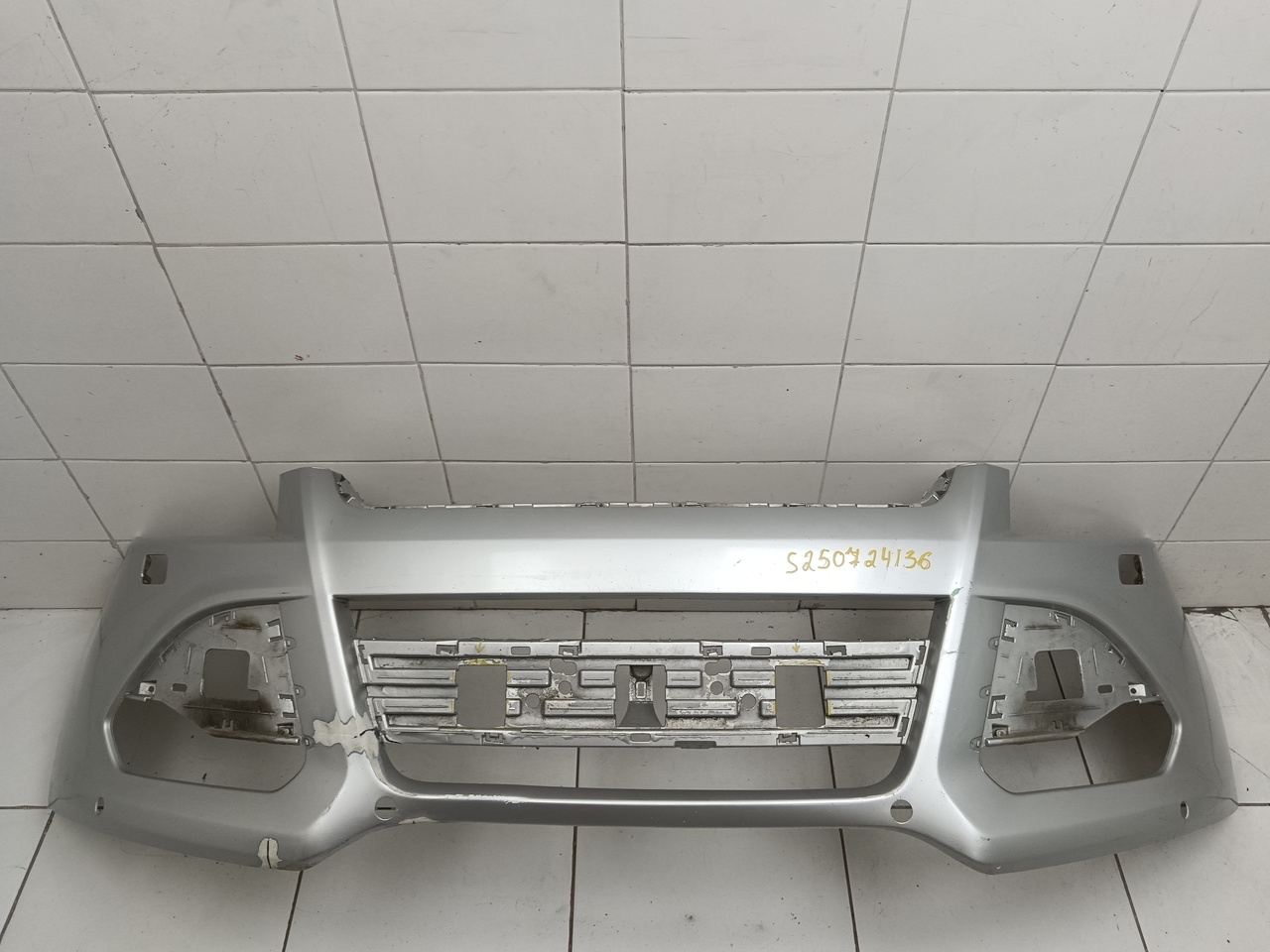 Бампер передний на Ford Kuga 2 2012-2019