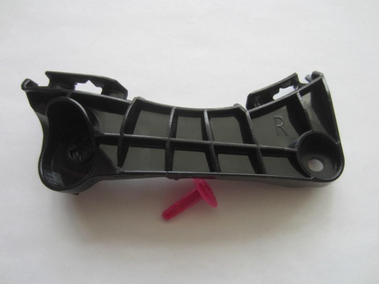 Кронштейн бампера переднего на Toyota RAV 4 2006-2013
