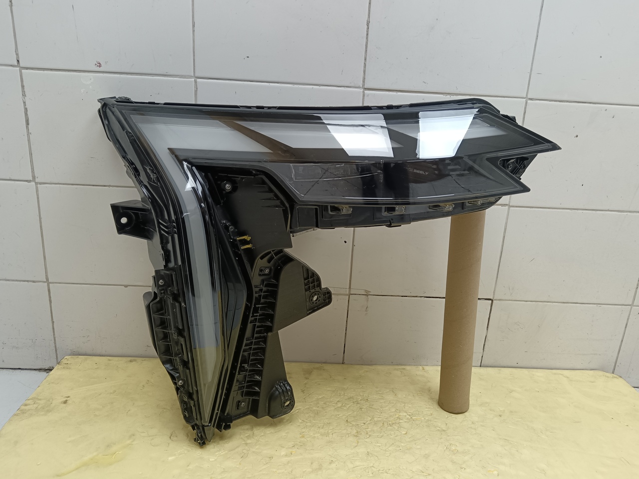 Фара правая на Geely Atlas 2 2023>