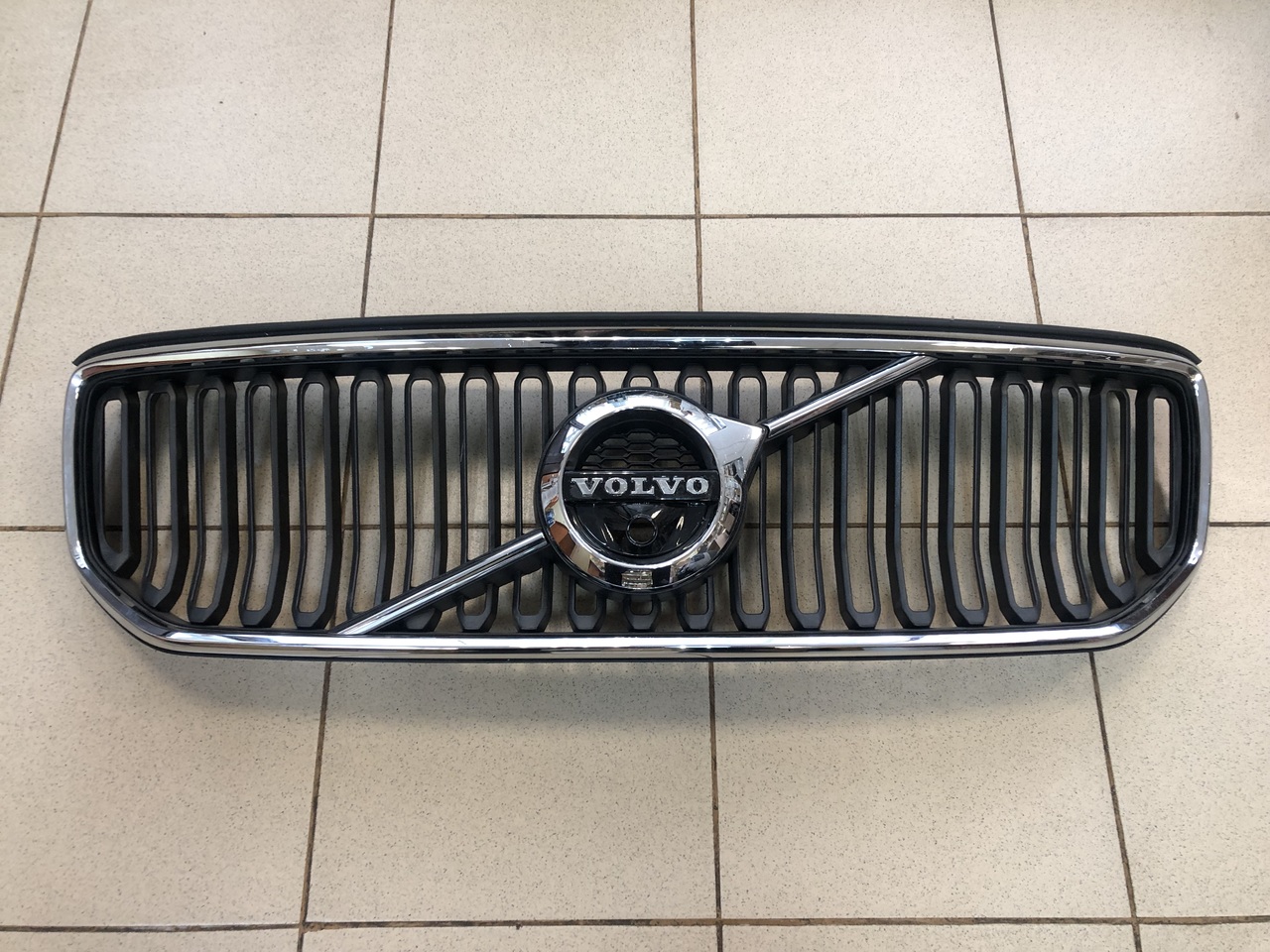 Решетка радиатора на Volvo XC40 2018>