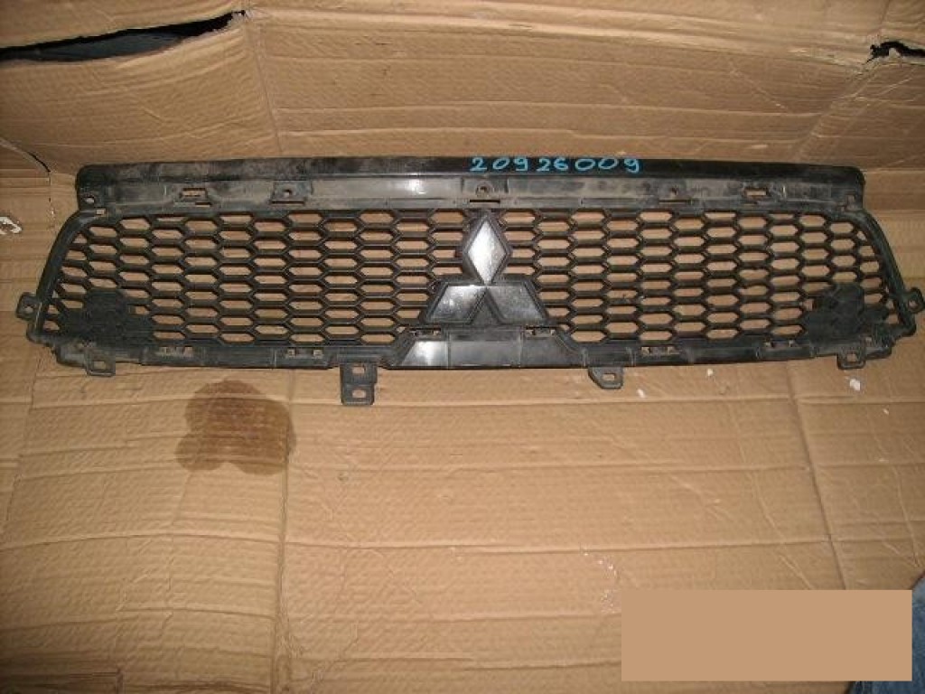 Решетка радиатора на Mitsubishi Outlander  XL (CW) 2006-2012 после 06.2009 года