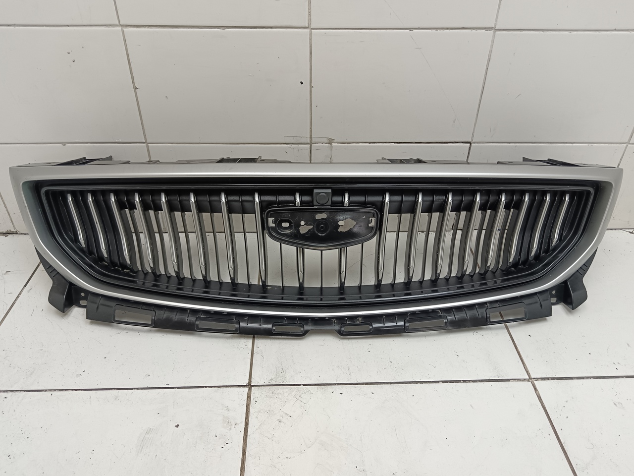 Решетка радиатора на Geely Emgrand 2021>