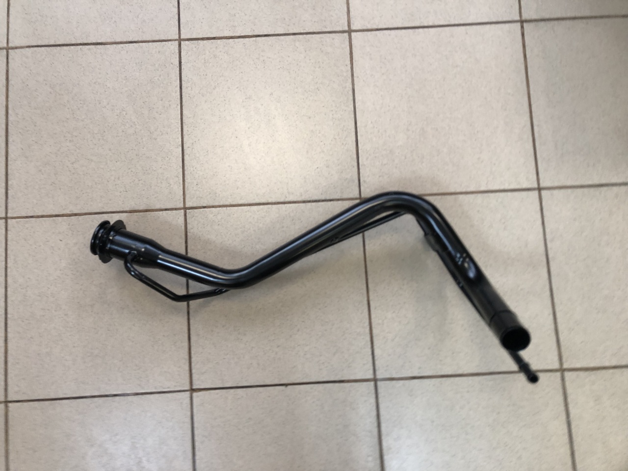 Горловина топливного бака на Suzuki SX4 2006-2013