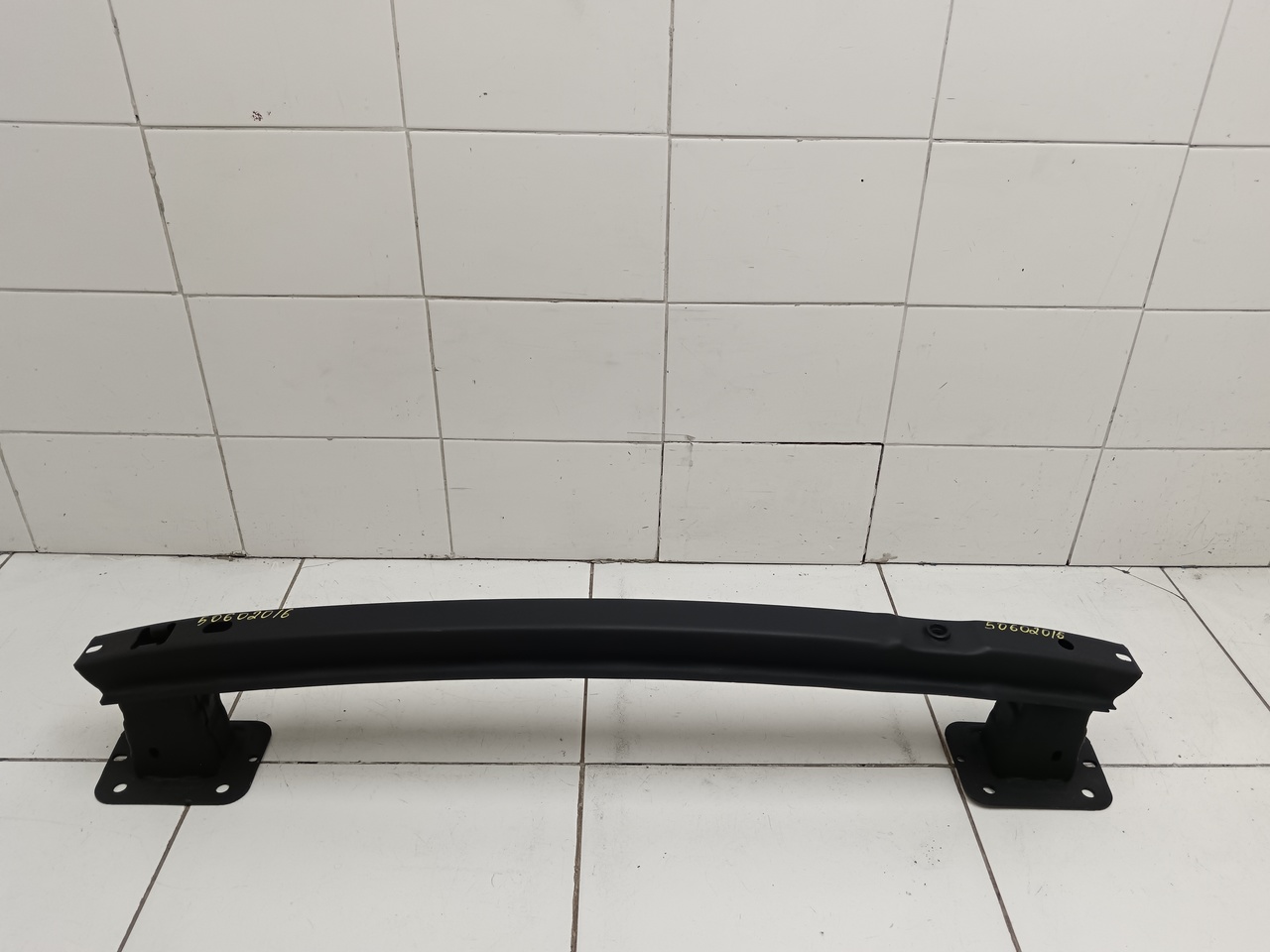 Усилитель бампера заднего на Ford Focus 2 2008-2011 / Ford Kuga 2008-2012 / Ford Focus 2 2005-2008